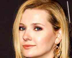 WHO IS ABIGAIL BRESLIN BIOGRAPHY AGE WORK LOVES CURIOSITIES